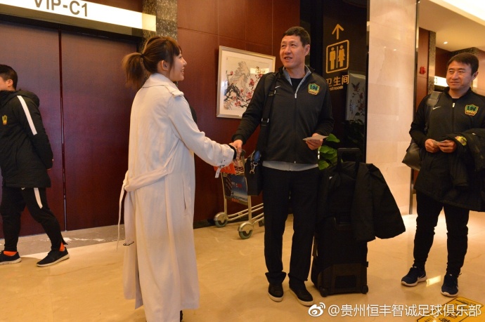 瓜迪奥拉在一个完全不同的俱乐部完成了他执教生涯的第二次三冠王，这一成就以及他的球队踢出的精彩足球超越了一切。
