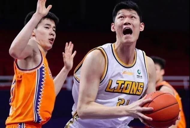 23岁的安东尼本赛季各项赛事出战21场比赛共计1232分钟，0球0助，德转身价已经跌至3500万欧。